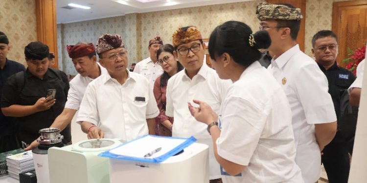 Gubernur Koster: Pelaku Usaha Pariwisata Wajib Kelola Sampah Mandiri demi Jaga Masa Depan Wisata Bali
