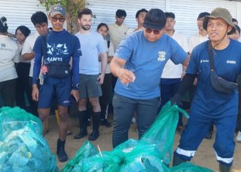 Pokja Gubernur Bali Apresiasi Kesadaran Masyarakat dalam Aksi Clean Up Mangrove di Tanjung Benoa