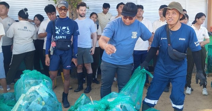 Pokja Gubernur Bali Apresiasi Kesadaran Masyarakat dalam Aksi Clean Up Mangrove di Tanjung Benoa