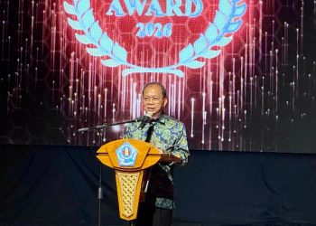 Gubernur Bali Wayan Koster terima Tribun Bali Award 2026 untuk Tata Kelola Ekonomi Daerah