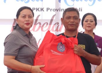 TP PKK Bali Salurkan Bantuan 2 Ton Beras dan 6.000 Telur untuk Warga Buleleng