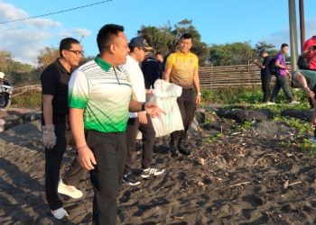 Pemkot Denpasar Libatkan TNI-Polri dan Pelajar dalam Aksi Bersih Pantai Padang Galak