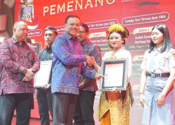 Mewakili Gubernur Koster, Sekda Bali Tutup Bulan Bung Karno VIII di Art Center Denpasar