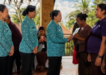 TP PKK Bali Turun ke Tiga Desa di Gianyar, Ibu Hamil hingga Lansia Terima Bantuan