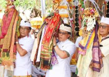 Karya Agung 30 Tahun Sekali Digelar di Sibanggede, Giri Prasta Serahkan Punia Rp25 Juta