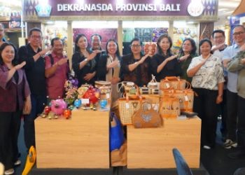 Ibu Putri Koster Pamerkan Taksu Kriya Bali di Makassar, Ini Produk Unggulannya