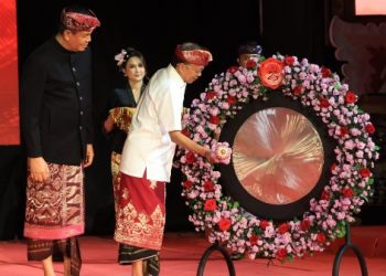 “Jangan Bosan!” Pesan Tegas Gubernur Koster yang Bikin Satu Panggung Senyap