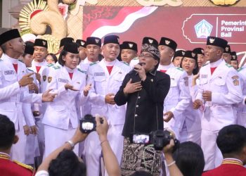 Giri Prasta Bikin Paskibraka Bali Terharu, Pesannya: Dunia Ada di Tangan Kalian!