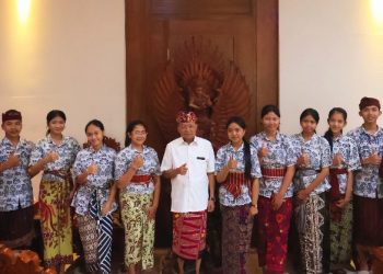 Gubernur Koster Apresiasi SMKN 1 Amlapura Tembus Final LCC Empat Pilar MPR RI