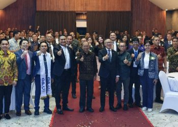 Hadiri Pelantikan Peradi SAI Denpasar, Gubernur Koster Soroti Perlindungan Hukum LPD