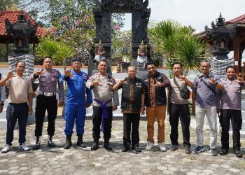 Gubernur Koster Serahkan Bantuan Rp 1 Miliar untuk Korban Bencana di NTT