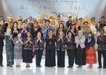 Ibu Putri Koster Usung “Satu Jiwa, Tiga Rupa” untuk Dorong Wastra Bali Mendunia