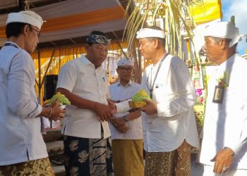 Ketua DPRD Badung Anom Gumanti Ngupasaksi Karya Mamungkah di Pura Dalem Kahyangan Tuban