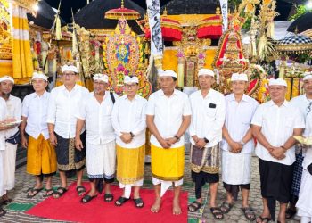 Ketua DPRD Badung Anom Gumanti Hadiri Karya Ngenteg Linggih di Seminyak
