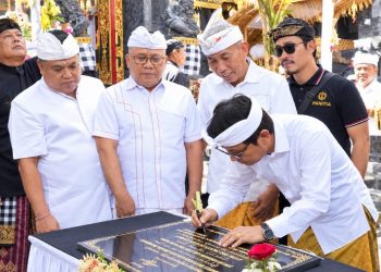 DPRD Badung Hadiri Karya di Bualu, Ajak Krama Jaga Adat dan Agama
