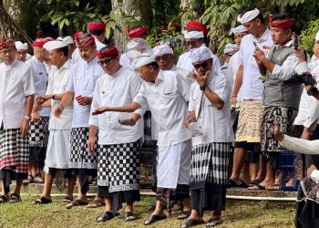 Gubernur Koster Pimpin Perayaan Tumpek Uye di Bali, Lepas Burung hingga Tinjau Vaksinasi Rabies