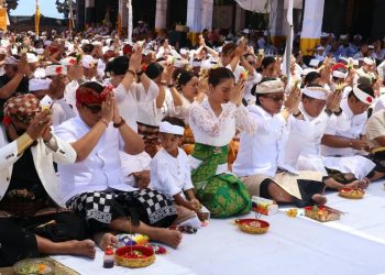Dari Pura Lempuyang Madya, Giri Prasta Serukan Pelestarian Adat dan Budaya Bali