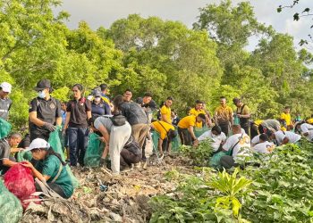 Jelang Tumpek Wayang, Forkopimda dan Perangkat Daerah se-Bali Bersihkan Lingkungan, Angkut 3,56 Ton Sampah