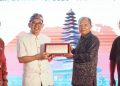 Gubernur Koster Serahkan Keyboard Aksara Bali kepada Fadli Zon, Dorong Warisan Leluhur Mendunia