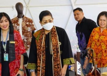 Ibu Putri Koster Minta Motif dan Karya Perajin Endek Bali Dilindungi