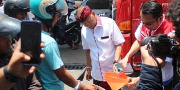 Antrean BBM di Bali Belum Sepenuhnya Terurai, Gubernur Koster Kembali Datangi Depo Pertamina