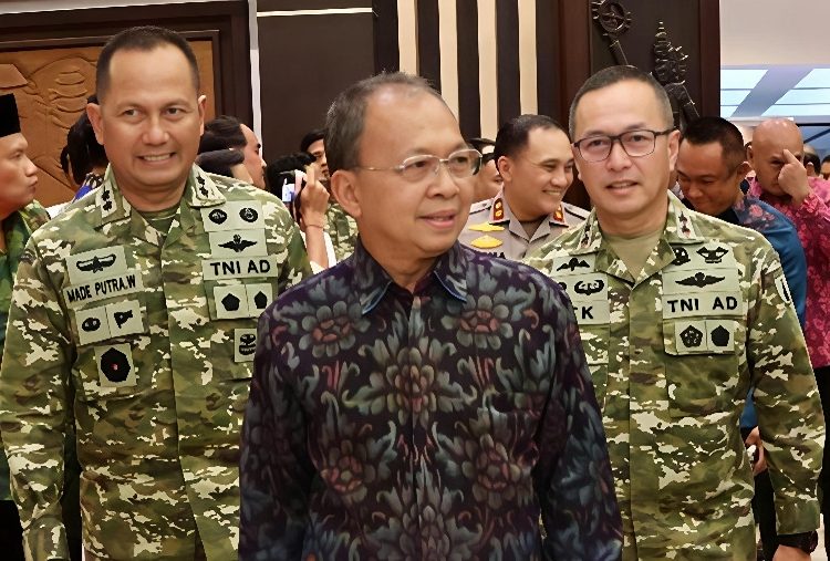 Gubernur Koster Hadiri Pisah Sambut Pangdam IX/Udayana, Ajak TNI dan Forkopimda Terus Kompak Jaga Bali