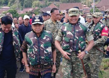 Gubernur Koster dan Pangdam IX/Udayana Turun Langsung ke Danau Batur, Dorong Penanganan Pendangkalan